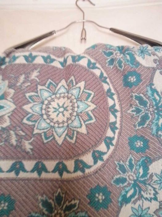 Покрывало двухцветное.