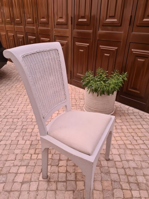 Cadeiras madeira e palhinha