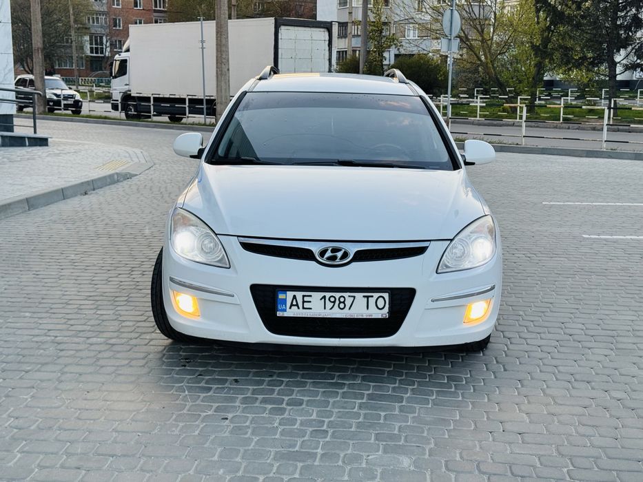 Продам хюндай i30 1.6 газ не крашен
