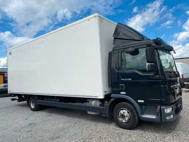MAN TGL 12.250 mercadoria com plataforma Elevatória