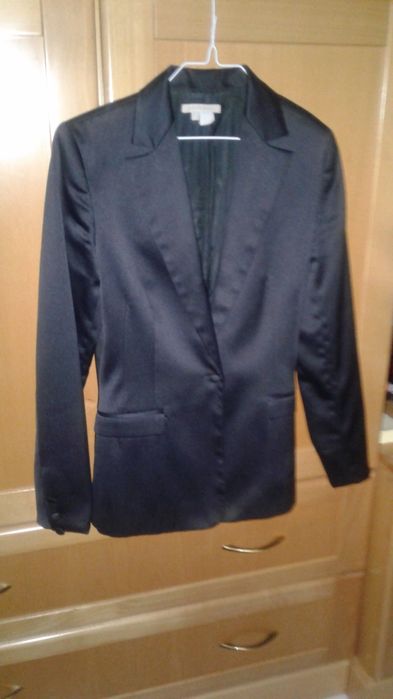 Blazer preto tecido acetinado ( Senhora ) Zara