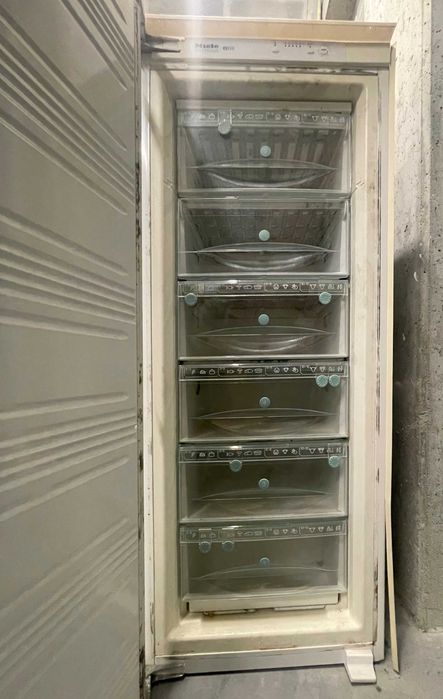 Arca congeladora MIELE - encastre total