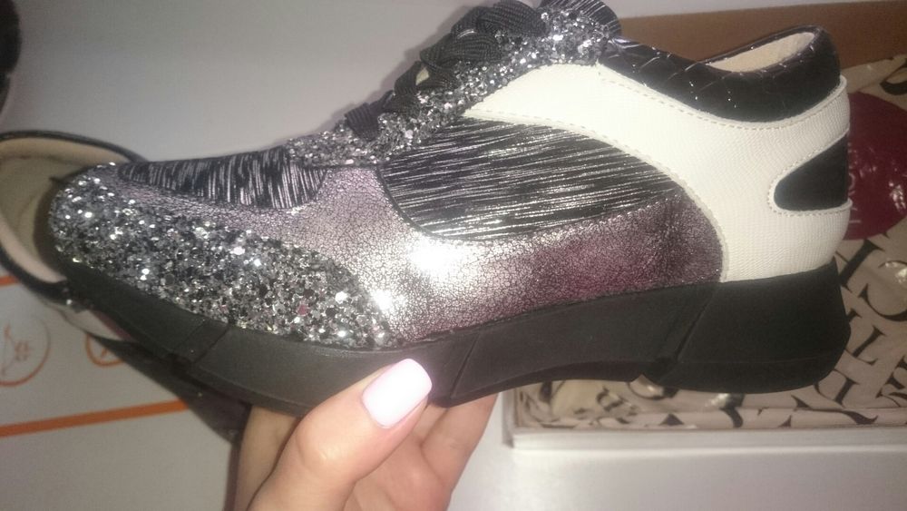 Срочно 50% скидка! Новые! Очень красивые Кроссовки36- 37р Турция