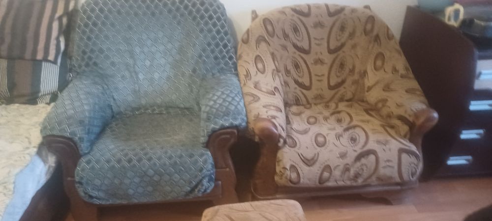 Продам два кресла голландские.