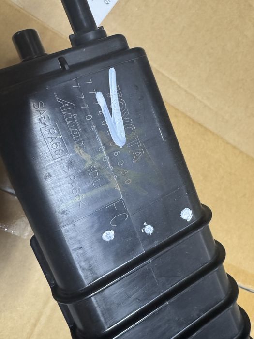 Абсорбер топливного бака toyota /7774006240 / 7774033240