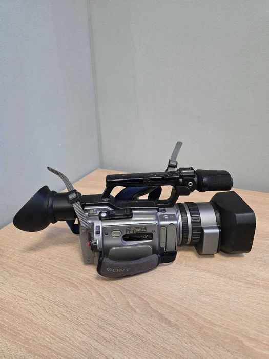 Відеокамера Sony DCR-VX2100E