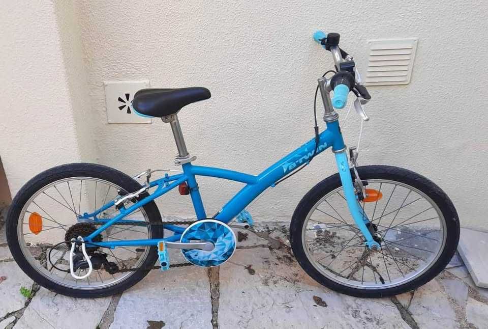 Vendo bicicleta B'Twin Roda 20'' em muito bom estado.