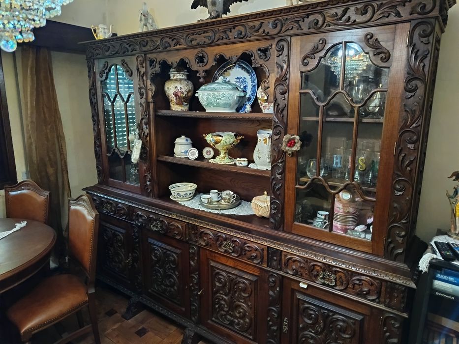 Mobília de sala com mesa extensível e 4 cadeiras