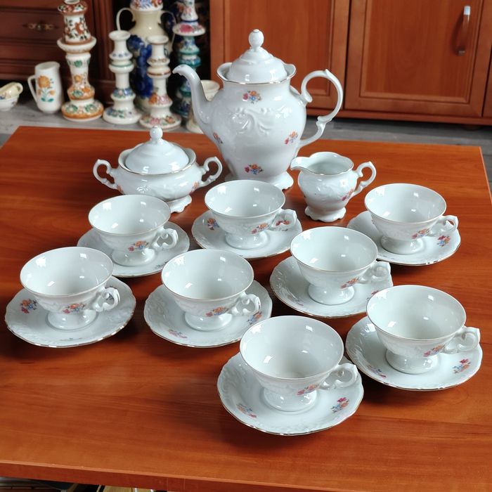 Serwis porcelanowy do kawy z Wałbrzycha.