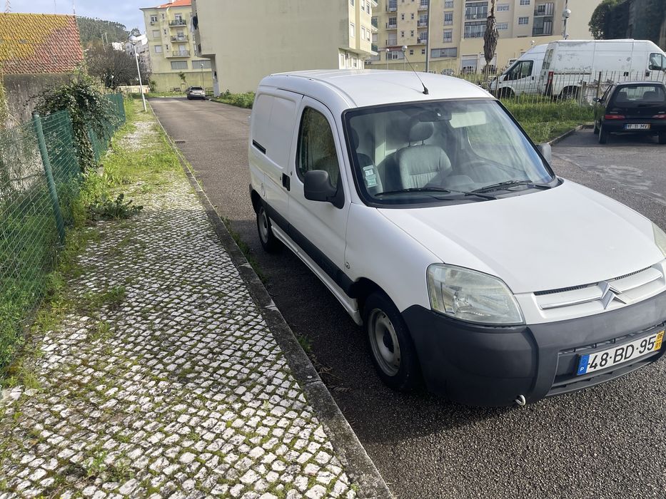 Carrinha muito boa com frio. Levou motor com cerca de 250000klm.