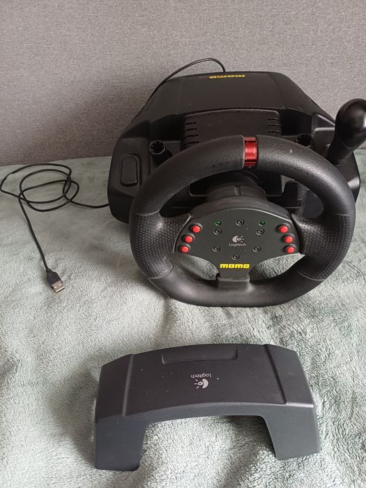 Руль Logitech momo racing