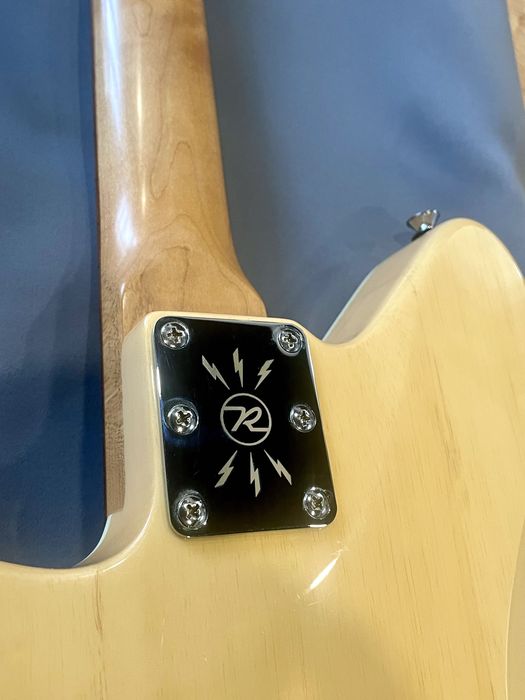 Guitarra Reverend Double Agent W em cor natural