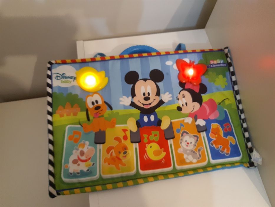 Zabawka do łóżeczka. Pianinko Clementoni Disney