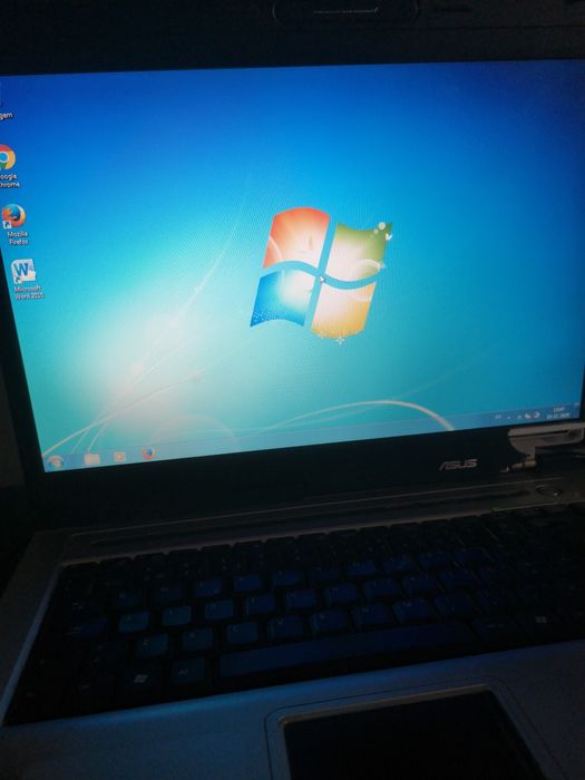 PORTÁTIL ASUS   - Mala de transporte incluída