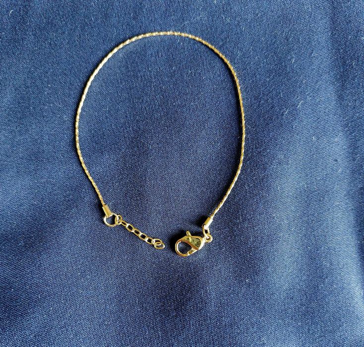 Тонкий браслет-ланцюжок у золотому кольорі
