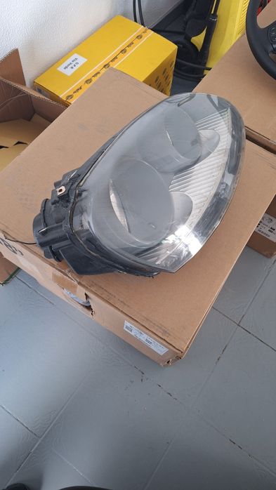 Farol frente golf 5