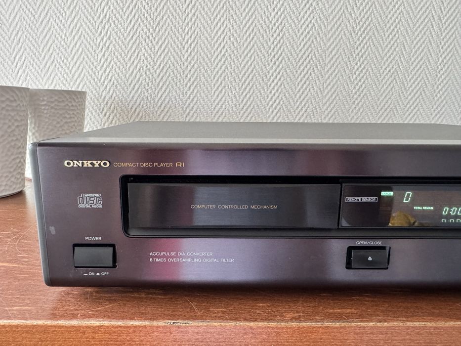 Odtwarzacz cd Onkyo DX-7011