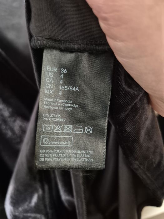 Sukienka mała czarna welurowa mini S / 36 długie rękawy dekolt koperto