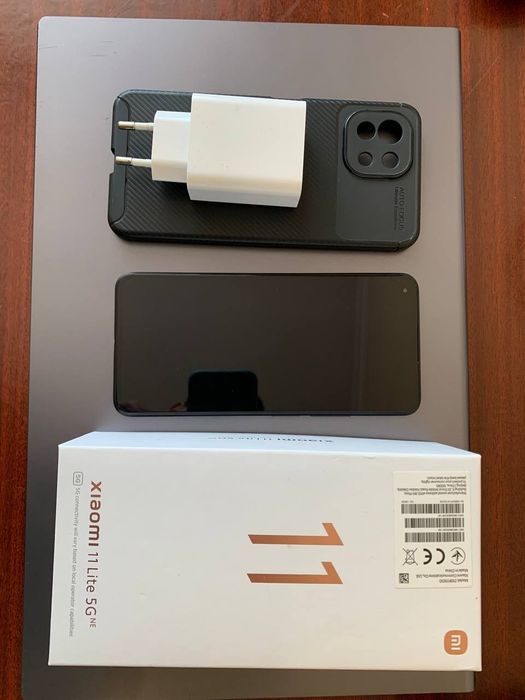 Продам Xiaomi 11 lite 5g ne. Комплектз коробкою. Новий акумулятор.