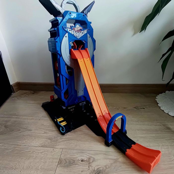 Hot Wheels City Rajdowy Garaż Mega FTB68