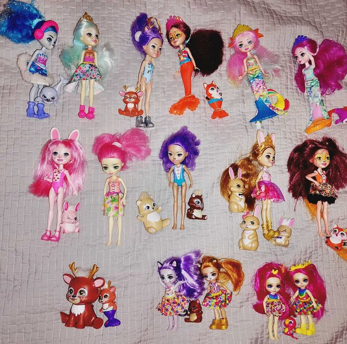 Zamek enchantimails plus lalki ze zwierzętami.