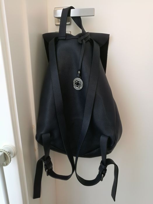 Mochila azul marinho