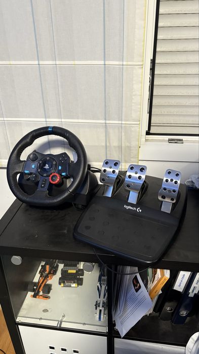 Logitech G29 Driving Force (Volante + Pedais)