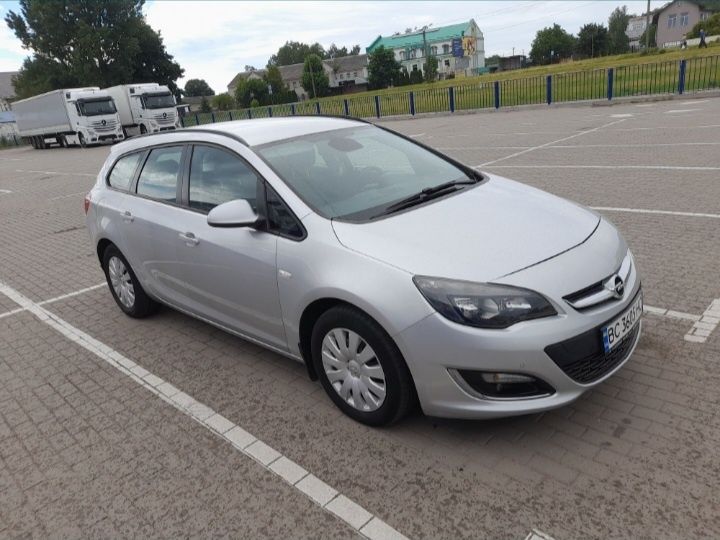 Продам opel astra j 2013 року