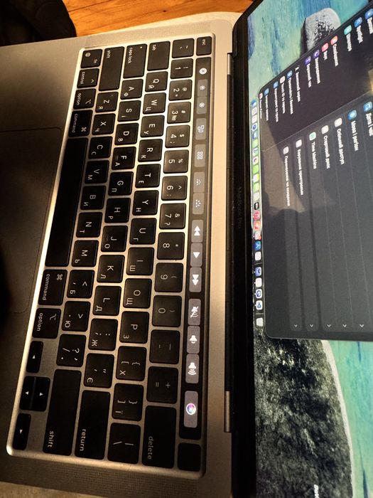 MacBook Pro 13” 2022 M2 / 8GB / 512GB SSD / Touch Bar