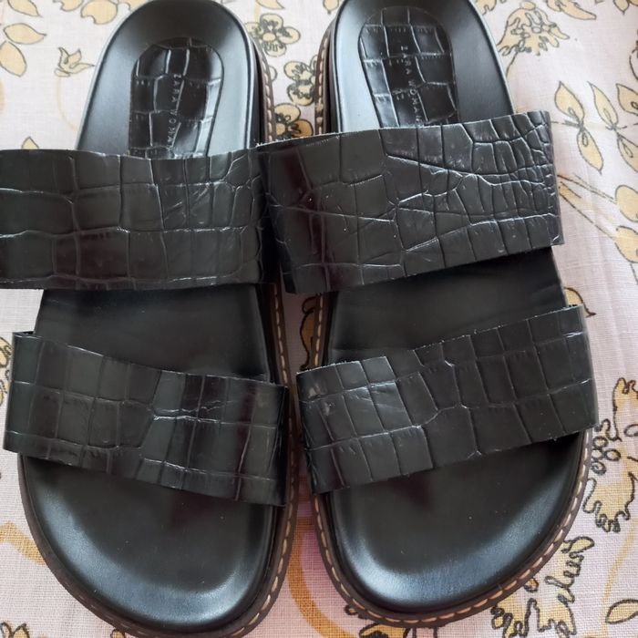 Klapki skorzane ZARA