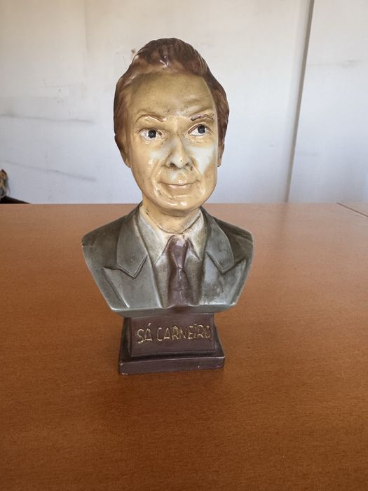 Busto de Francisco Sá Carneiro