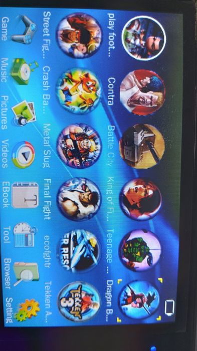 Consola Portátil com muitos muitos jogos (Como Nova)