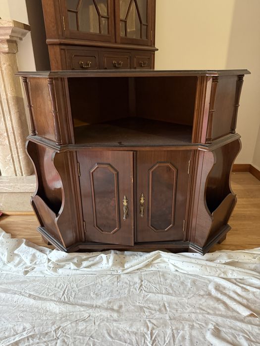 Móvel classico em madeira