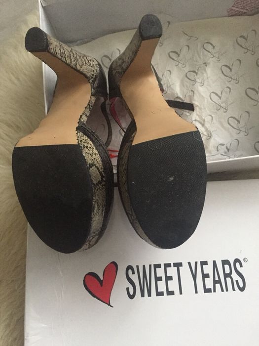 Туфли с закрытым носком серый питон Sweet Years