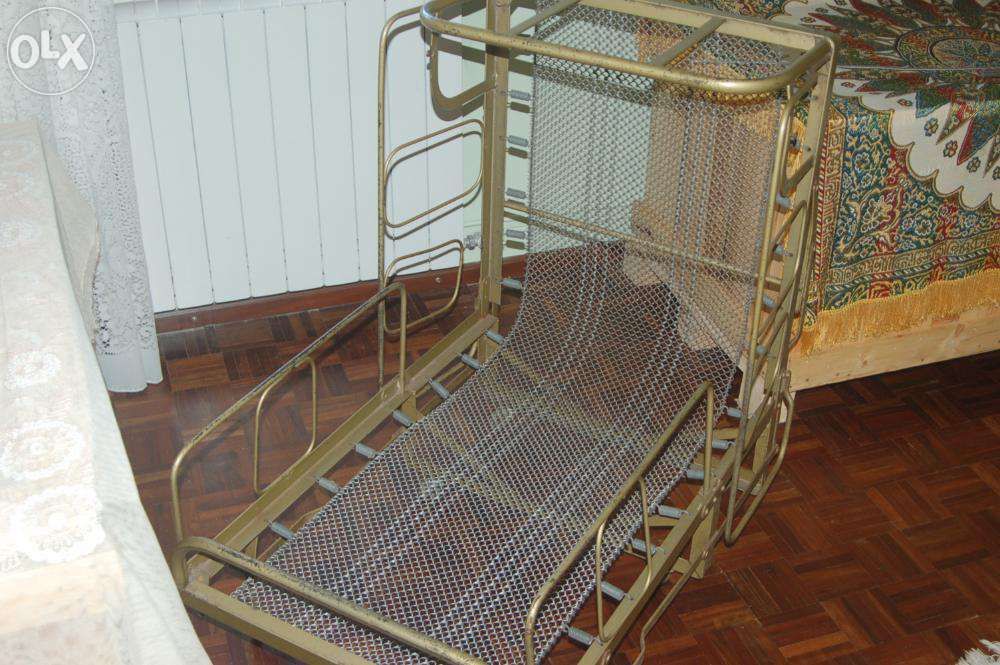 Cama indiv. articulada em metal
