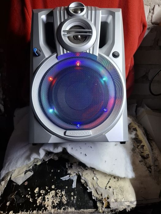 Wyprzedaż z powodu przeprowadzki Kolumna Kenwood przerobiona na przeno