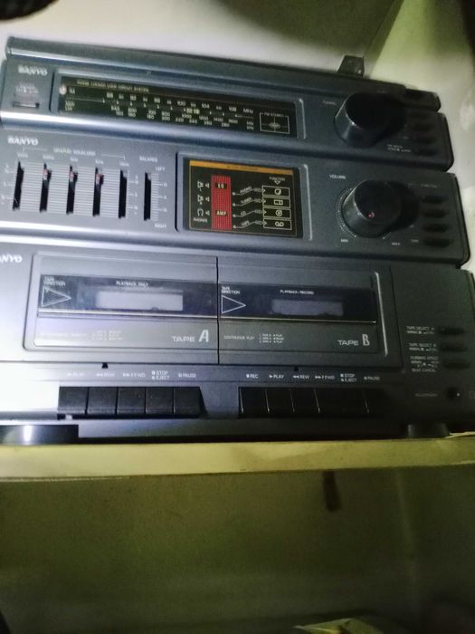 Gira Discos, Duplo leitor e gravador de cassetes e Rádio SANYO