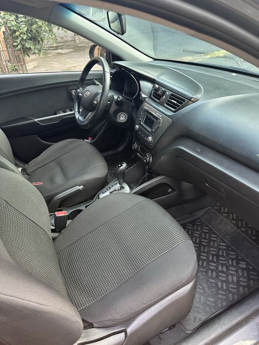 Продам Kia Rio 2012 1.6 бензин