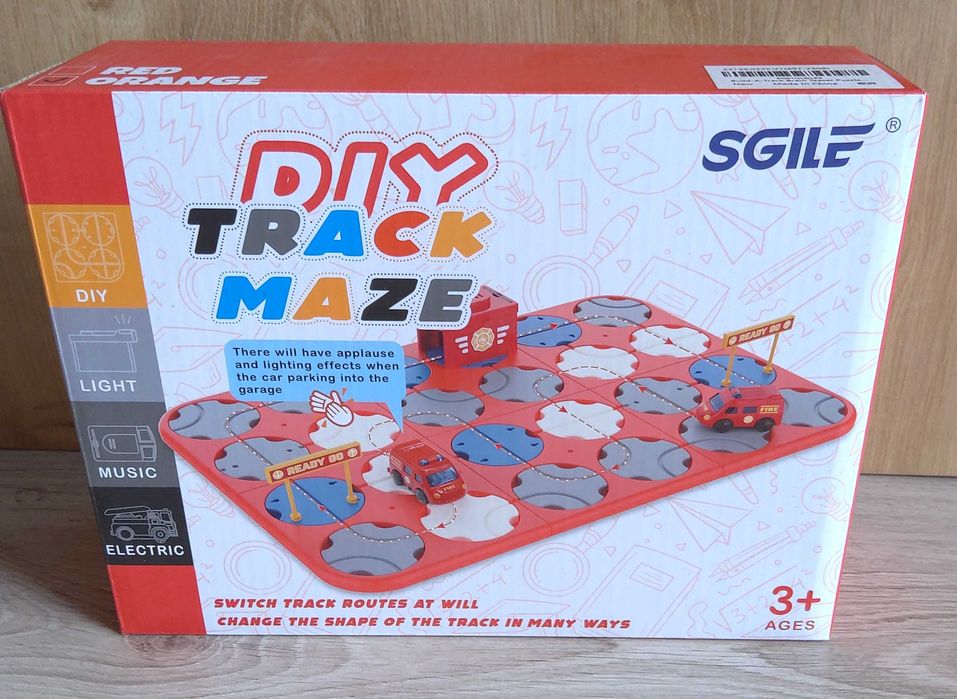 Tor samochodowy puzzle z labiryntem dla autek efekty dźwiękowe czerwon