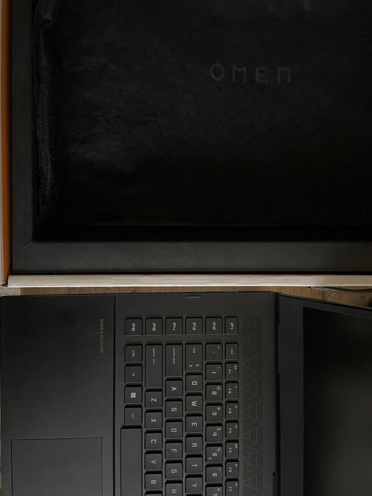 Praktycznie NIEUŻYWANY gaming Laptop HP OMEN 17 cali RTX 3070 INTEL i7