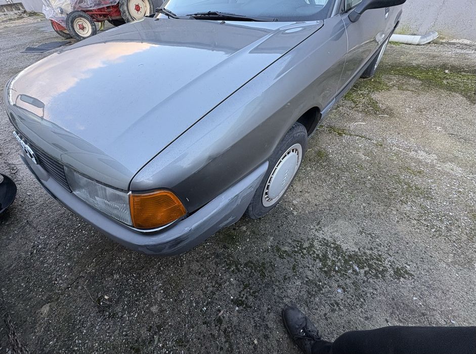 Guarda lamas esquerdo Audi 80