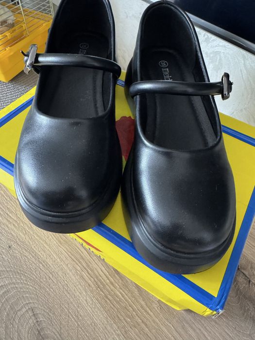 Туфлі, лофери для дівчини