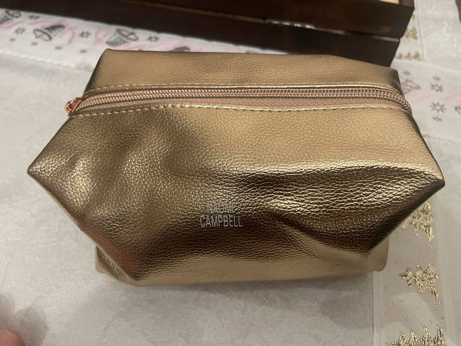 Продам косметичку фірми Наомі Кембелл