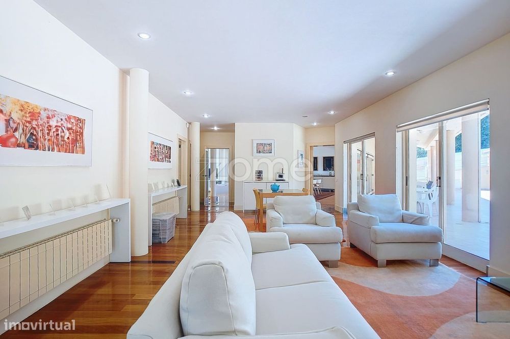 Luxuosa Moradia T6 com Piscina em Alquerubim, Aveiro