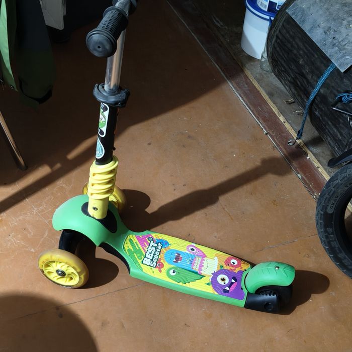 Самокат дитячий .