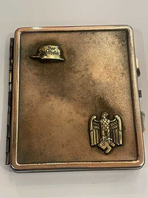 Niemiecka papierośnica z okresu III Rzeszy – hełm Stahlhelm