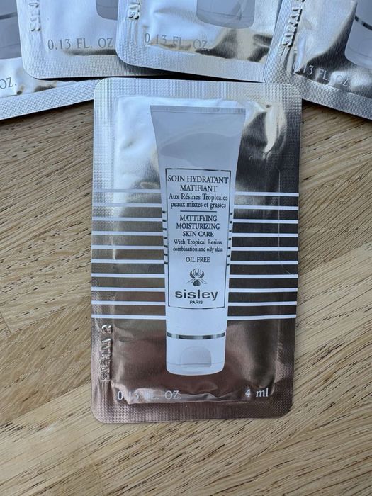 Зволожувальний матуючий крем з тропічними смолами Sisley Mattifying Moisturizing Skin Care пробник 4ml