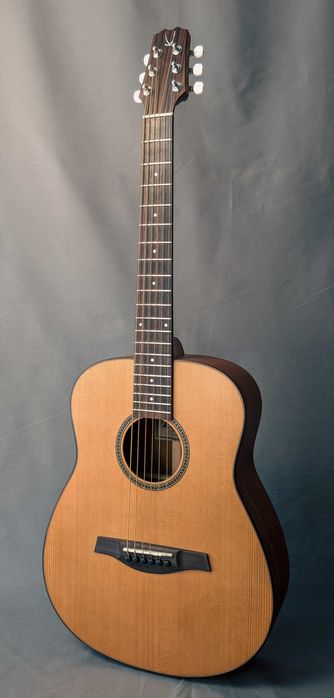 MINI — głos większy niż gitara.