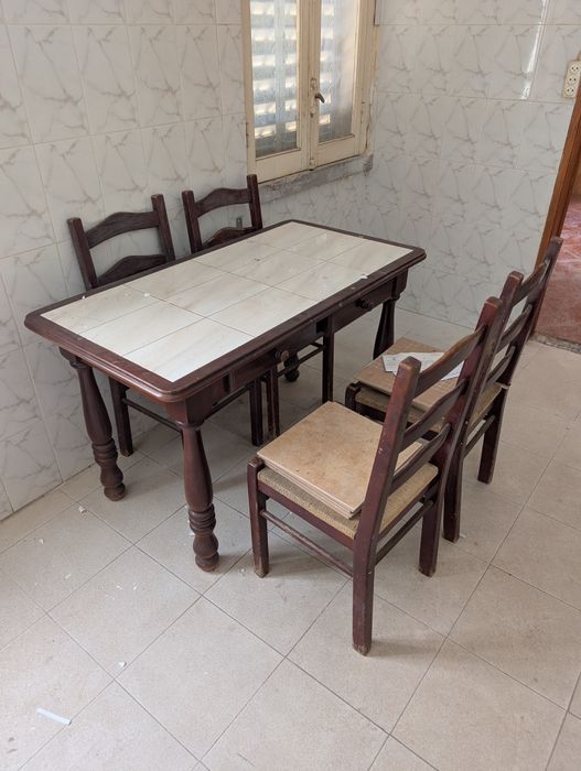 Mesa e 4 cadeiras