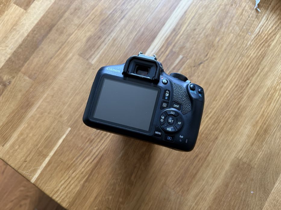 Canon EOS 1300D + Canon 18-55mm